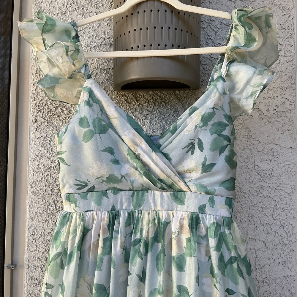 NWT Lulu’s Soiree Perfection Light Blue Floral Ruffled Tiered Maxi Dress Medium - Picture 7 of 13